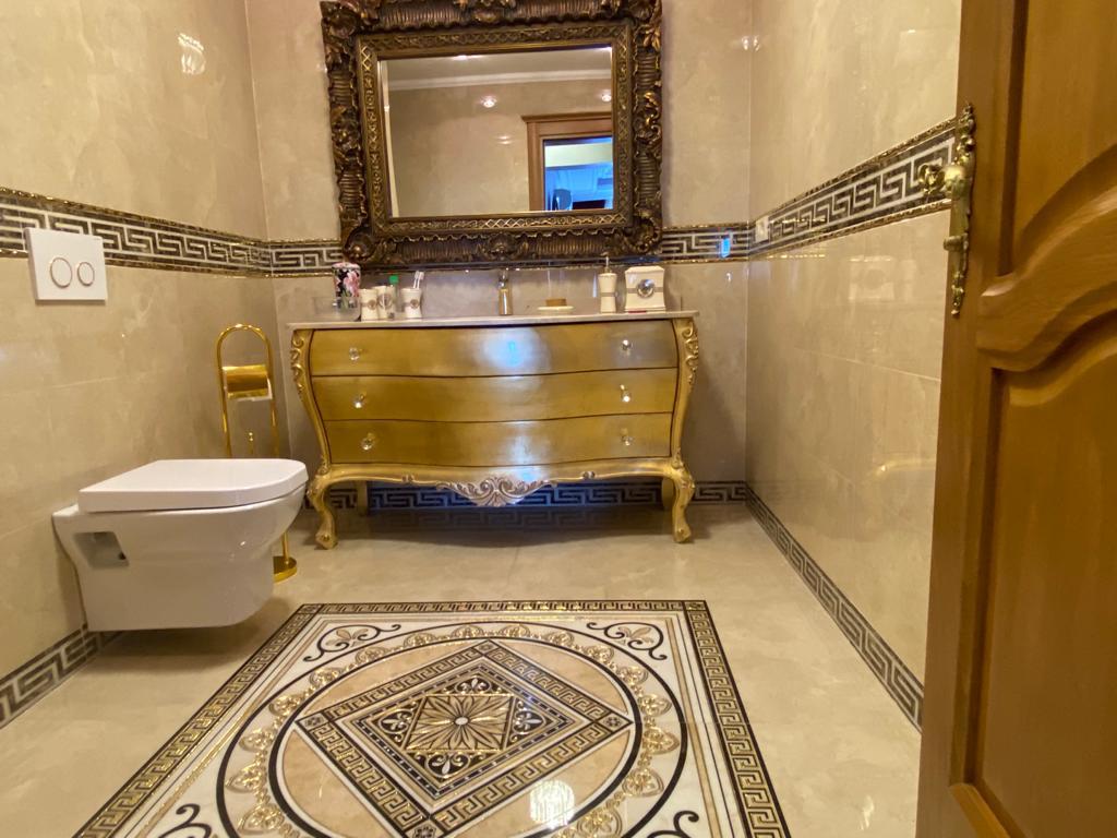 Spacious Luxury Mansion in Istanbul Slide Image 12