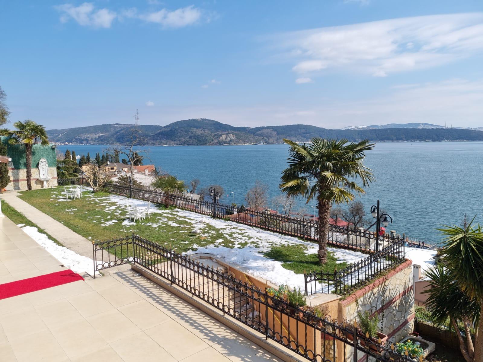 Spacious Luxury Mansion in Istanbul Slide Image 4