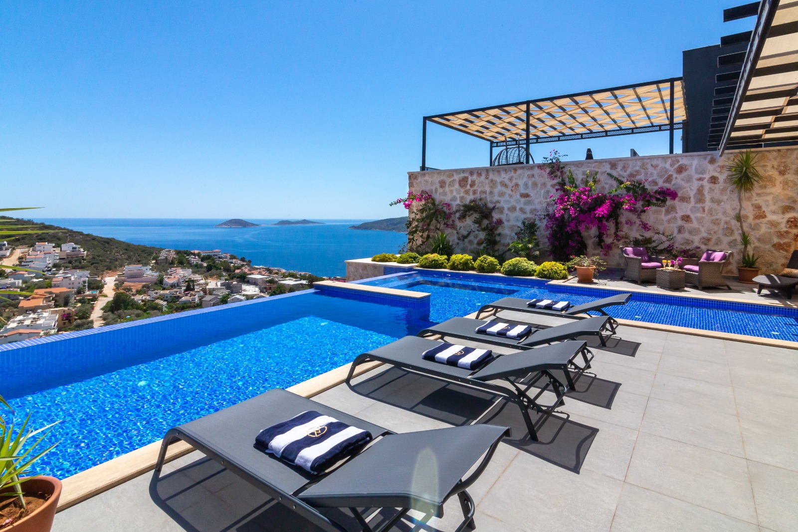 Stunning Luxury Villa in Kalkan Slide Image 4