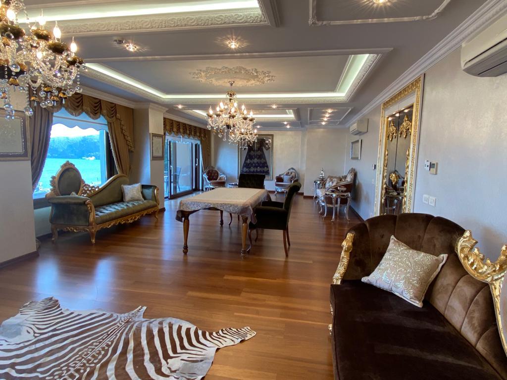 Spacious Luxury Mansion in Istanbul Slide Image 11