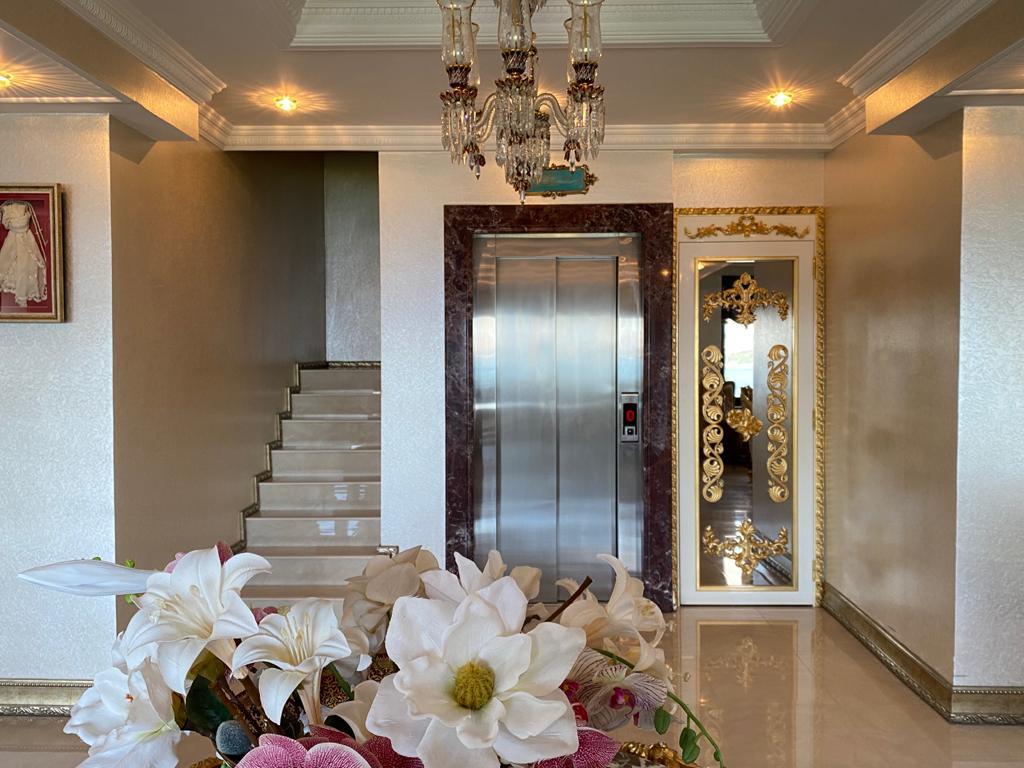 Spacious Luxury Mansion in Istanbul Slide Image 10