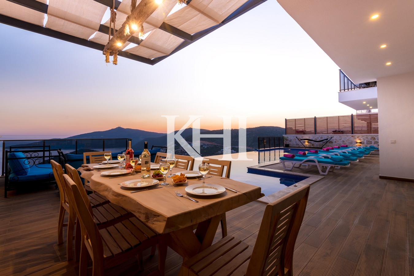 Luxury Panoramic Sea-View Villa Slide Image 33
