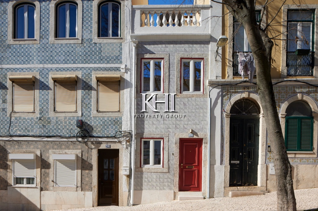 Renovated Villa in Lisbon Slide Image 1