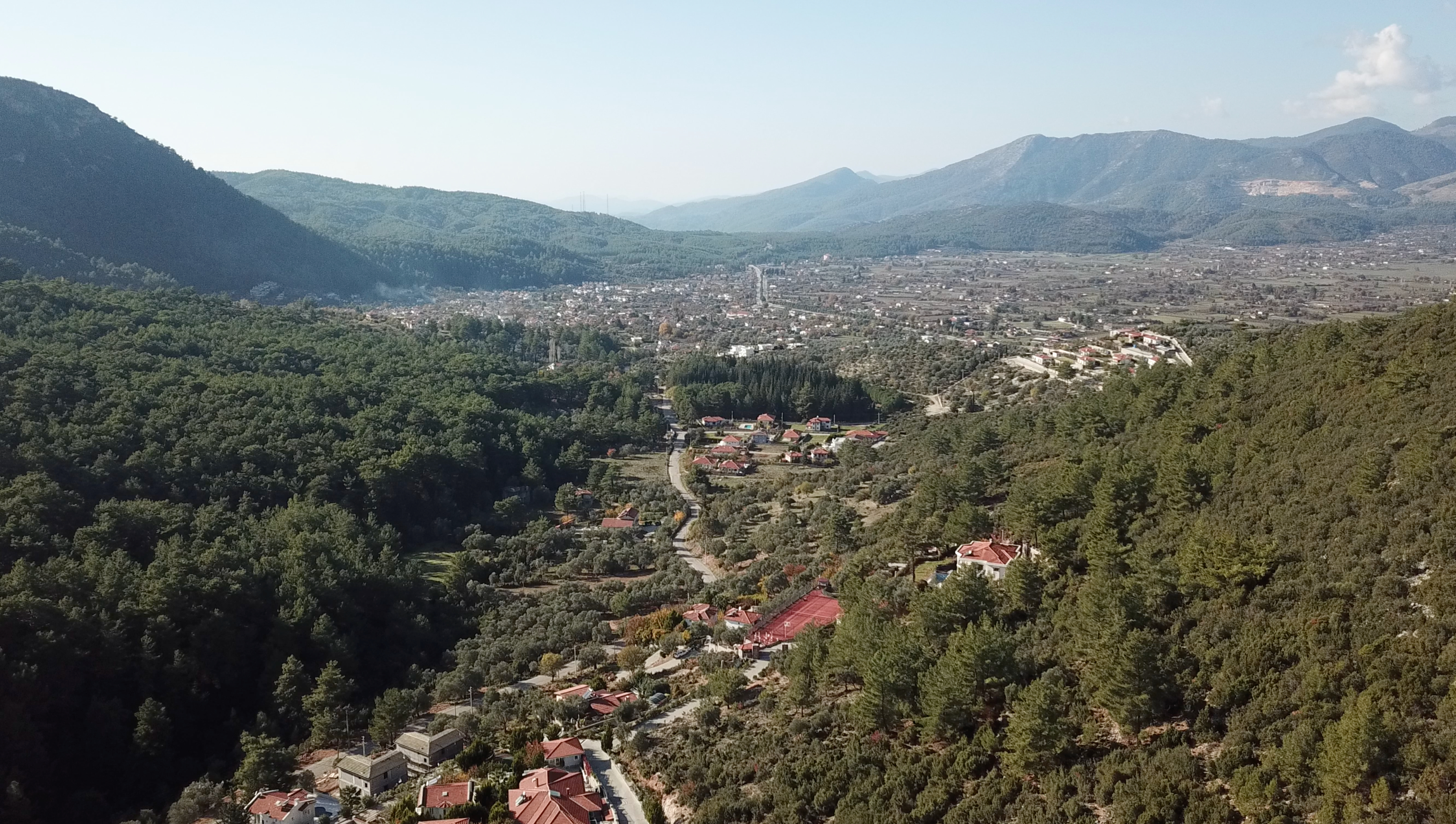 Uzumlu Villa with Mountain-Views Slide Image 3