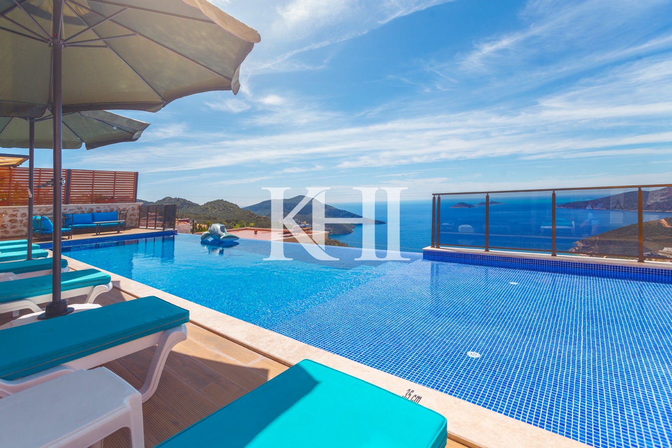 Luxury Panoramic Sea-View Villa Slide Image 6