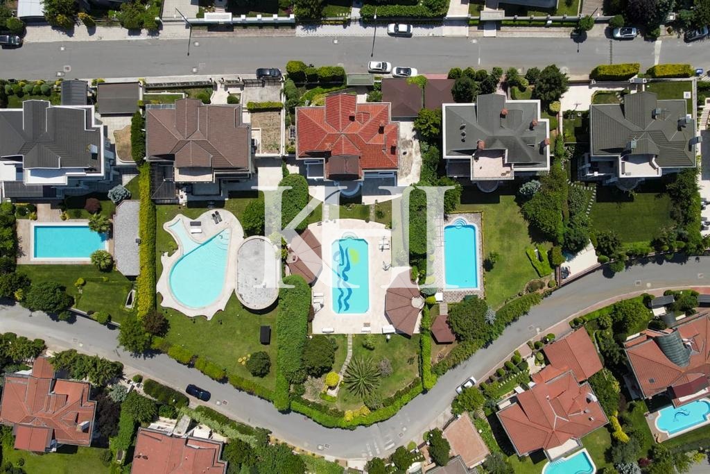 Spacious Luxury Villa in Beykoz Slide Image 67