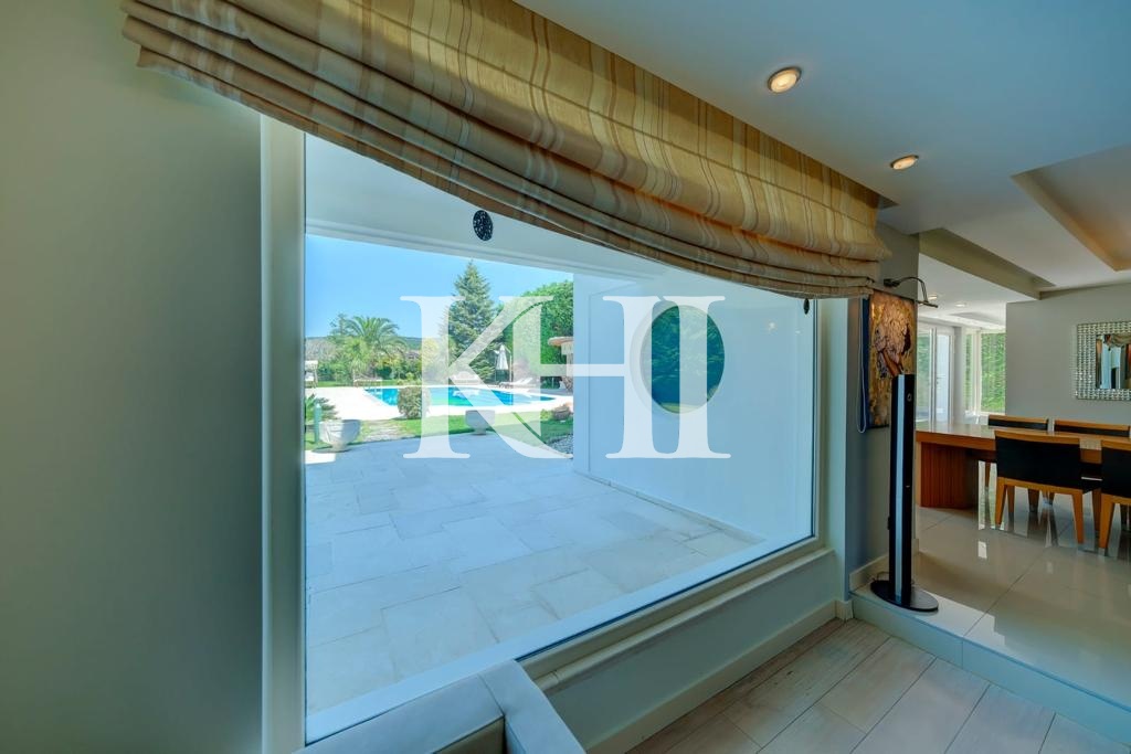 Spacious Luxury Villa in Beykoz Slide Image 1