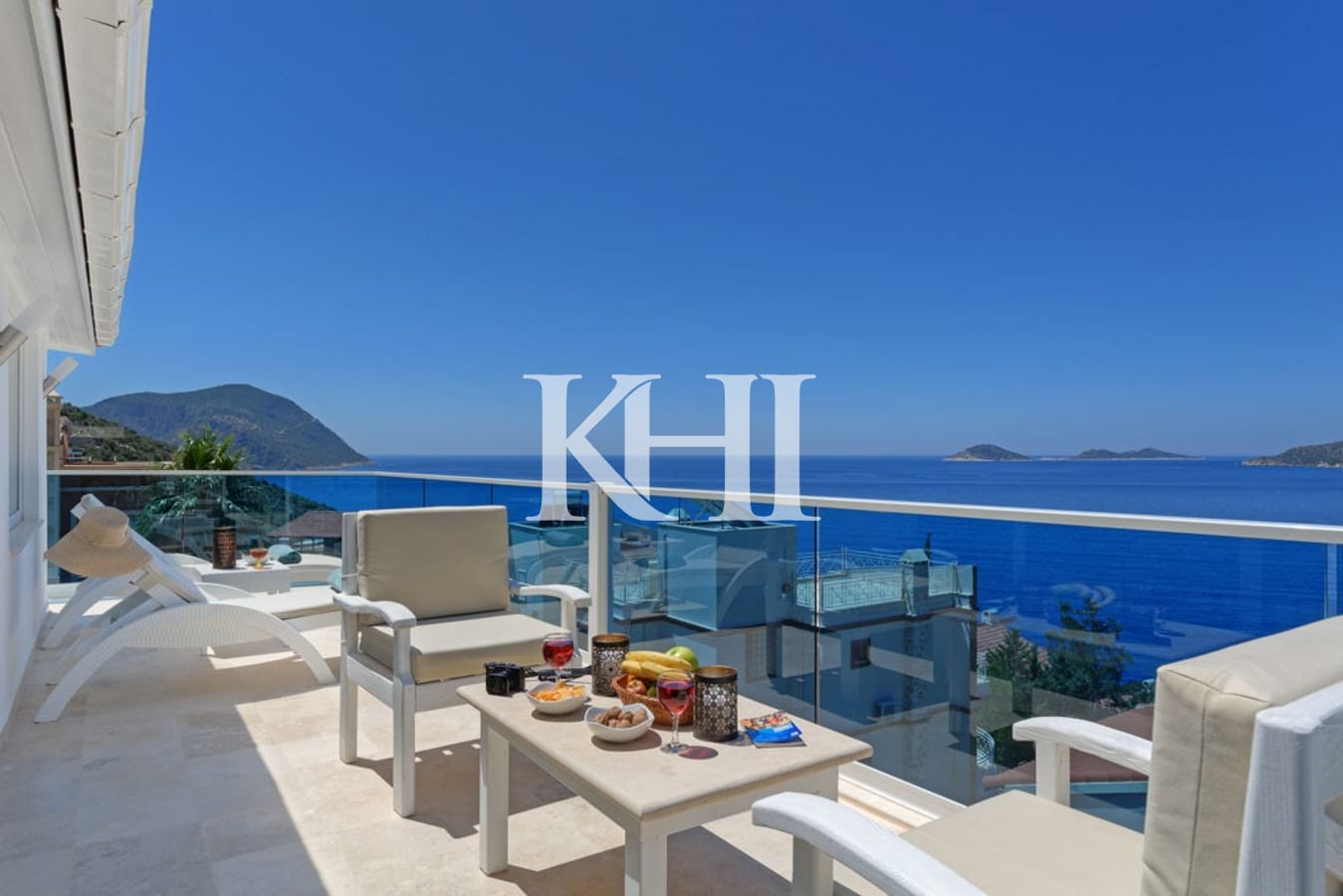 Luxury Detached Villa in Kalamar Slide Image 2