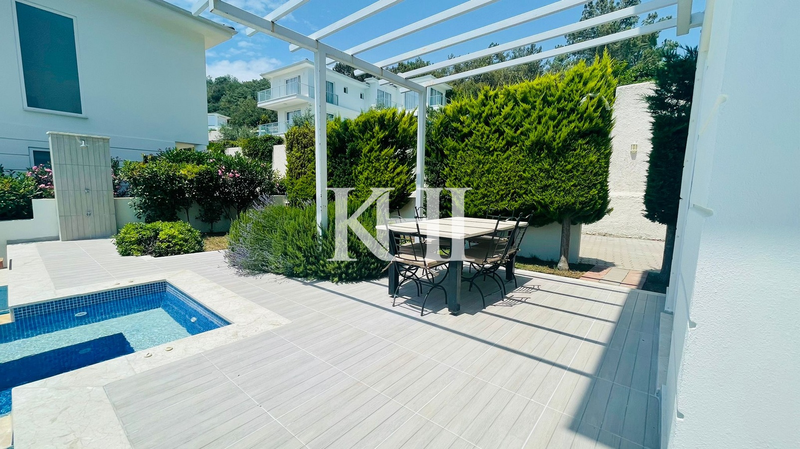 Stunning Luxury Villa in Ovacik Slide Image 15