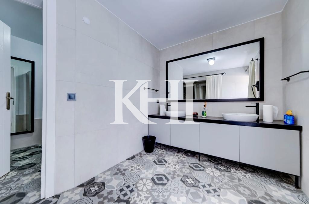 Spacious Luxury Villa in Beykoz Slide Image 82