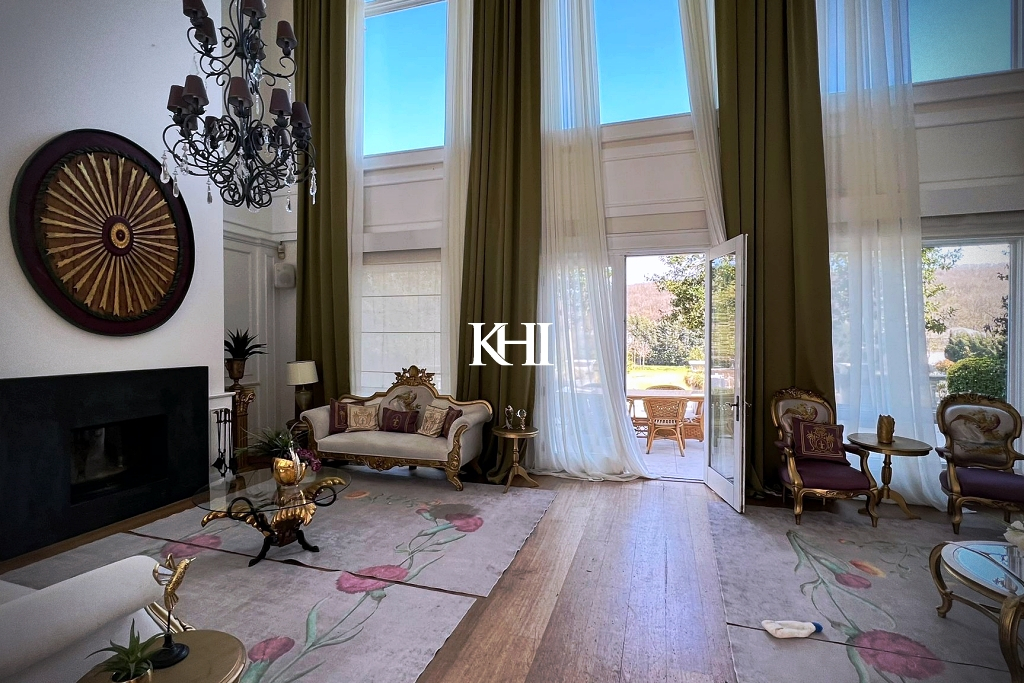 Stunning Luxury Istanbul Mansion Slide Image 15