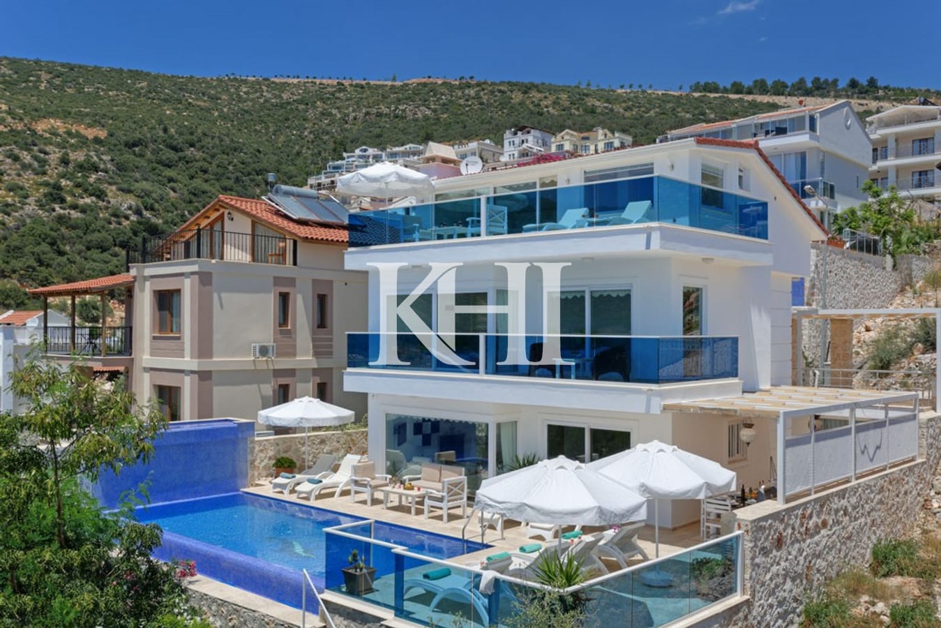 Luxury Detached Villa in Kalamar Slide Image 5