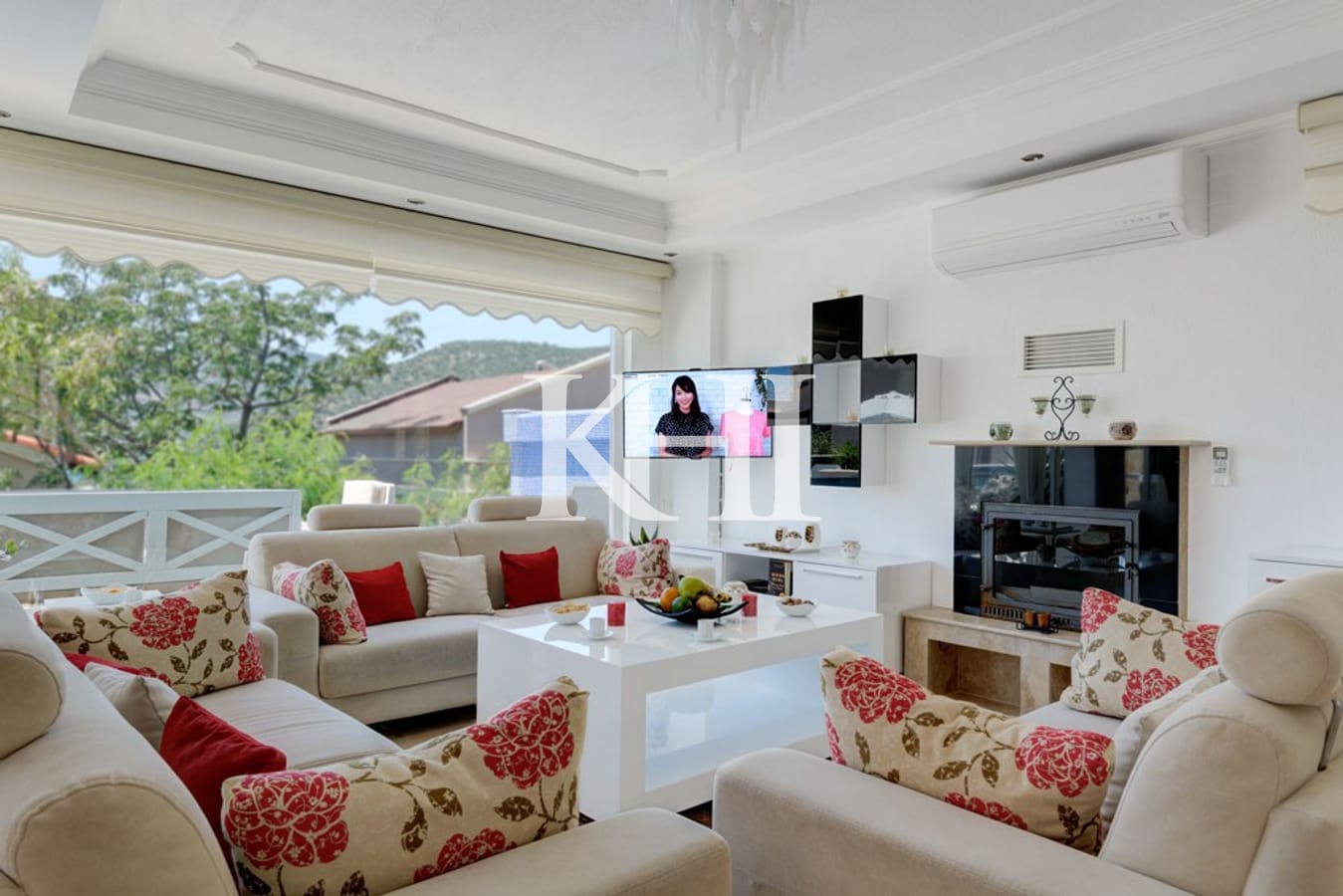 Luxury Detached Villa in Kalamar Slide Image 10