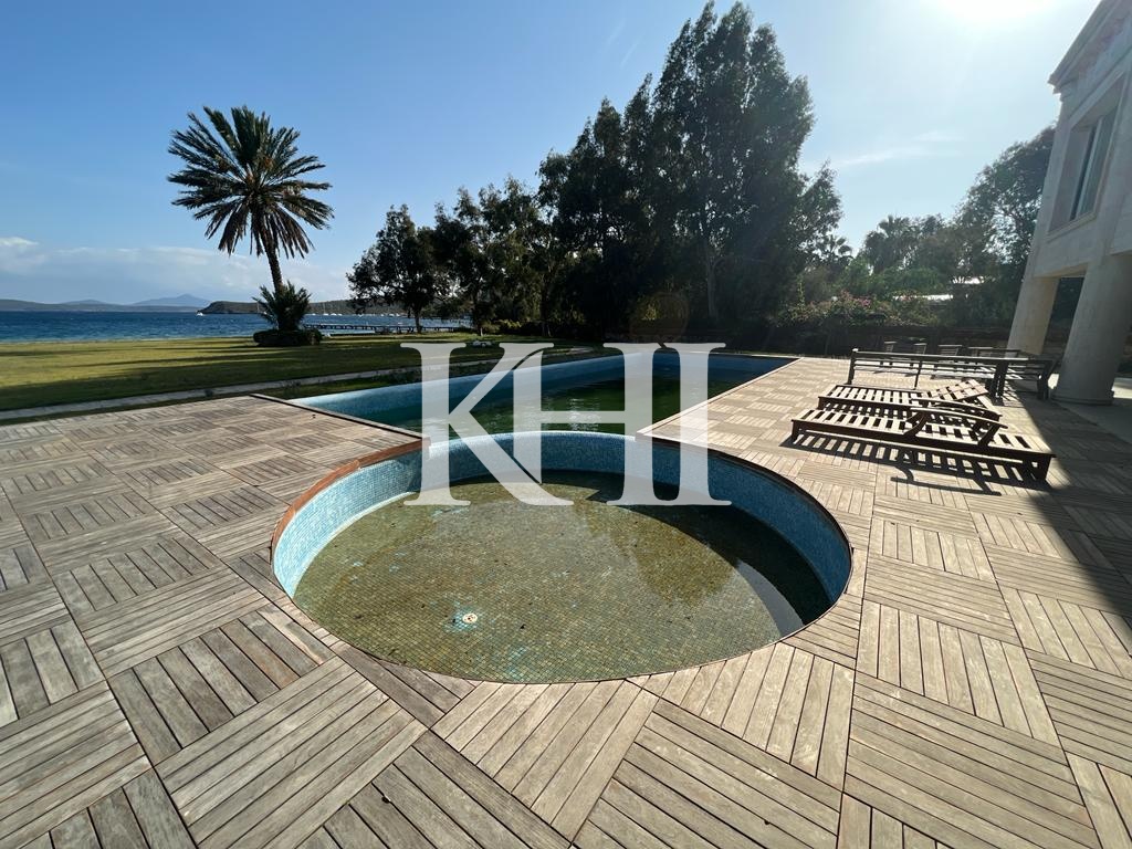 Private Sea Front Property Slide Image 30
