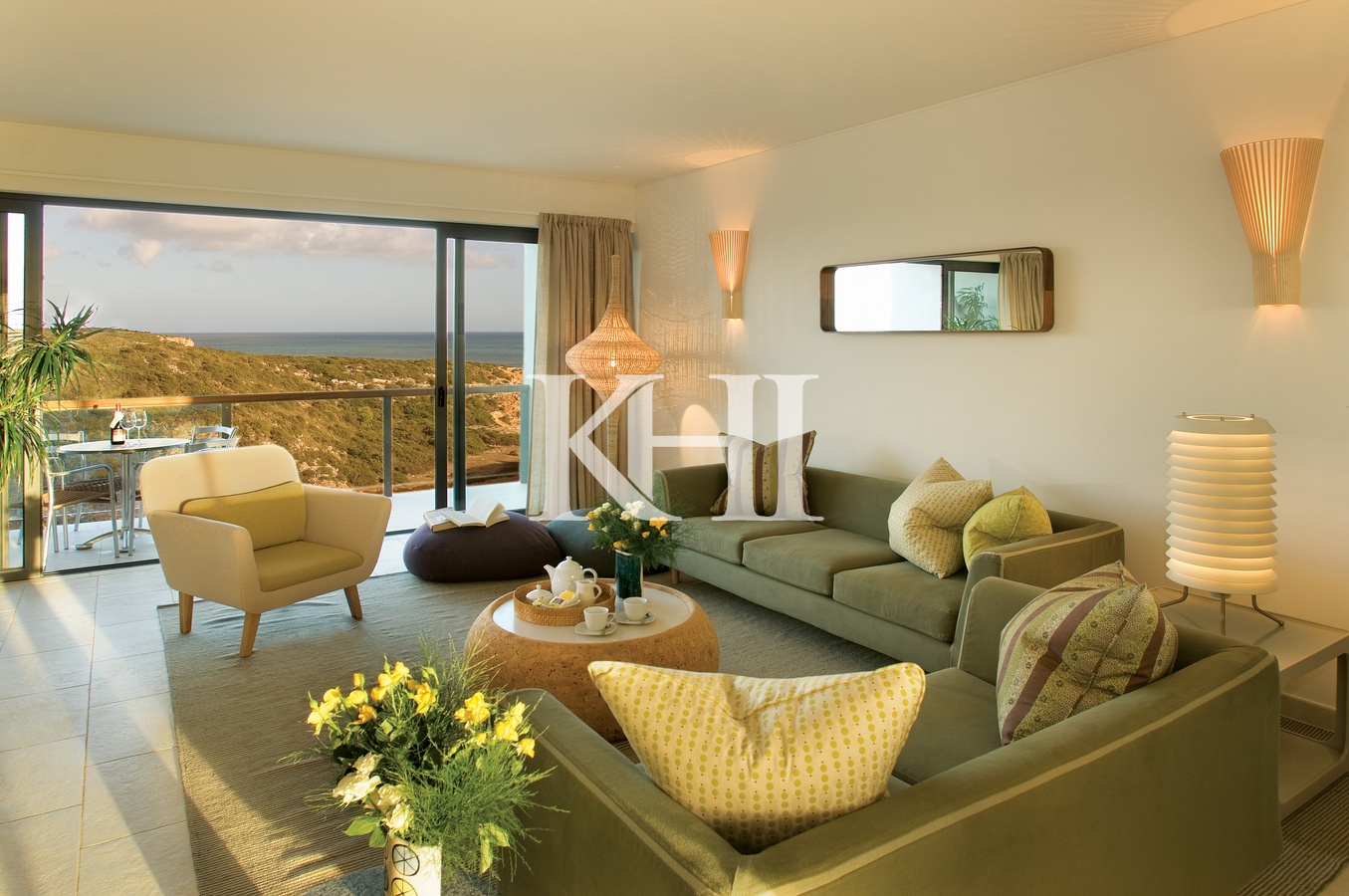 Sea-View Villa in the Algarve Slide Image 1