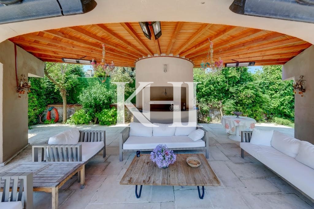 Spacious Luxury Villa in Beykoz Slide Image 20