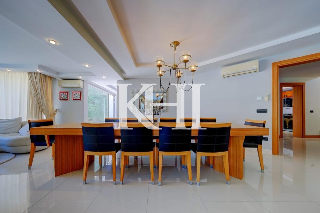 Spacious Luxury Villa in Beykoz Slide Image 8