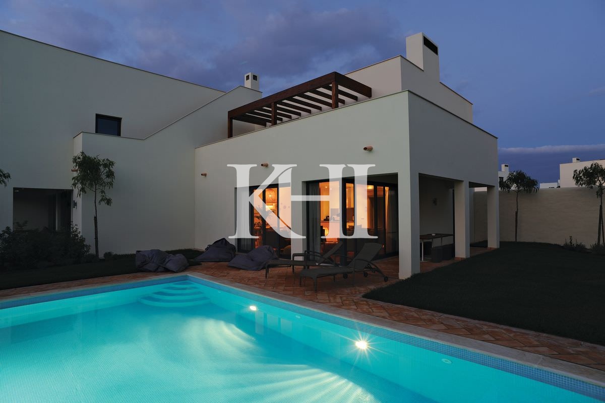 Villa For Sale in the Algarve Slide Image 16