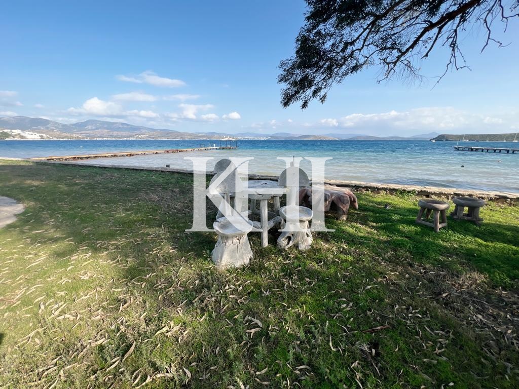 Private Sea Front Property Slide Image 41