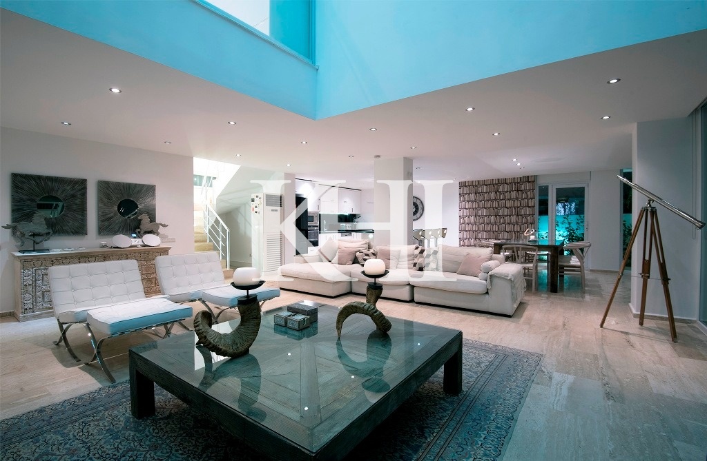 Fully-Furnished Luxury Villa Slide Image 5