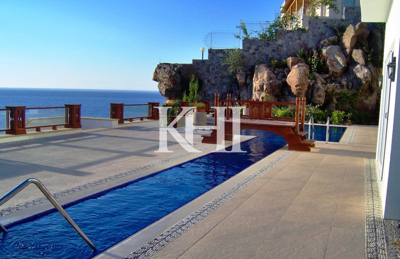 Sea-Front Villa in Bodrum Slide Image 6