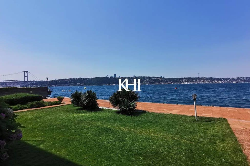 Bosphorus Sea-Front House Slide Image 3