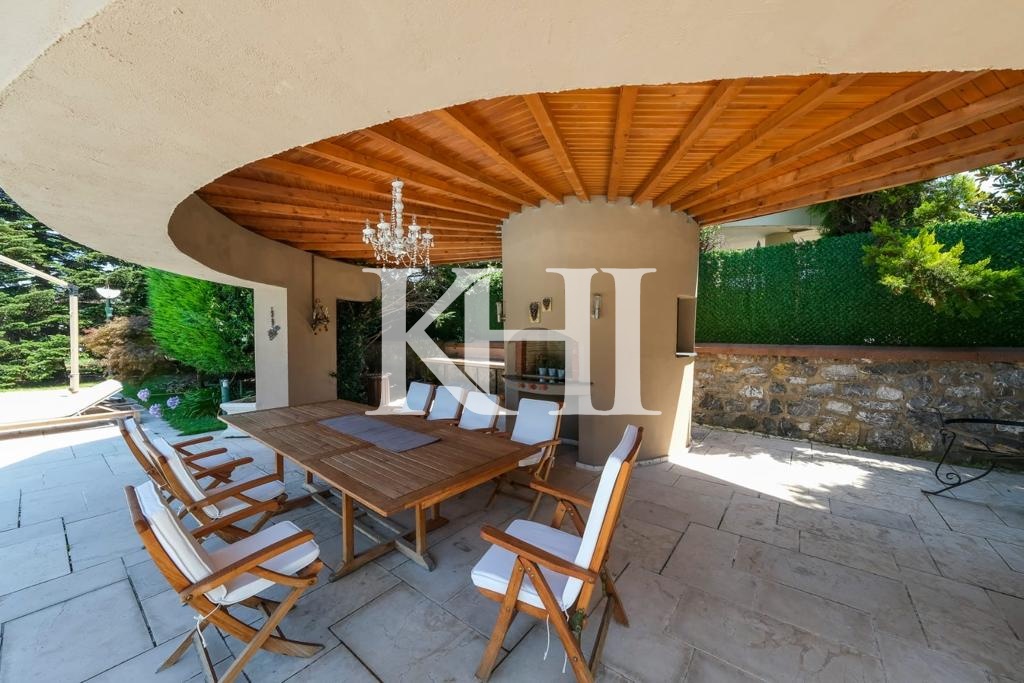 Spacious Luxury Villa in Beykoz Slide Image 14
