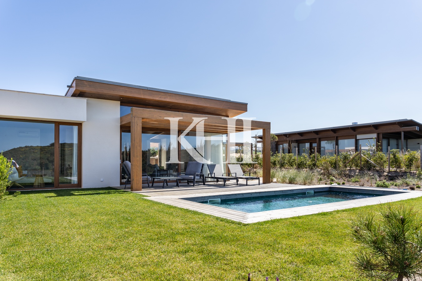Three-Bedroom Villa For Sale In Obidos Slide Image 1