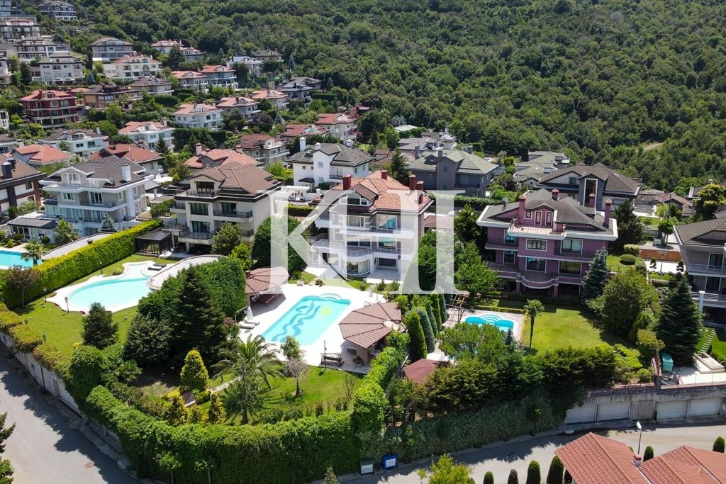 Spacious Luxury Villa in Beykoz Slide Image 3