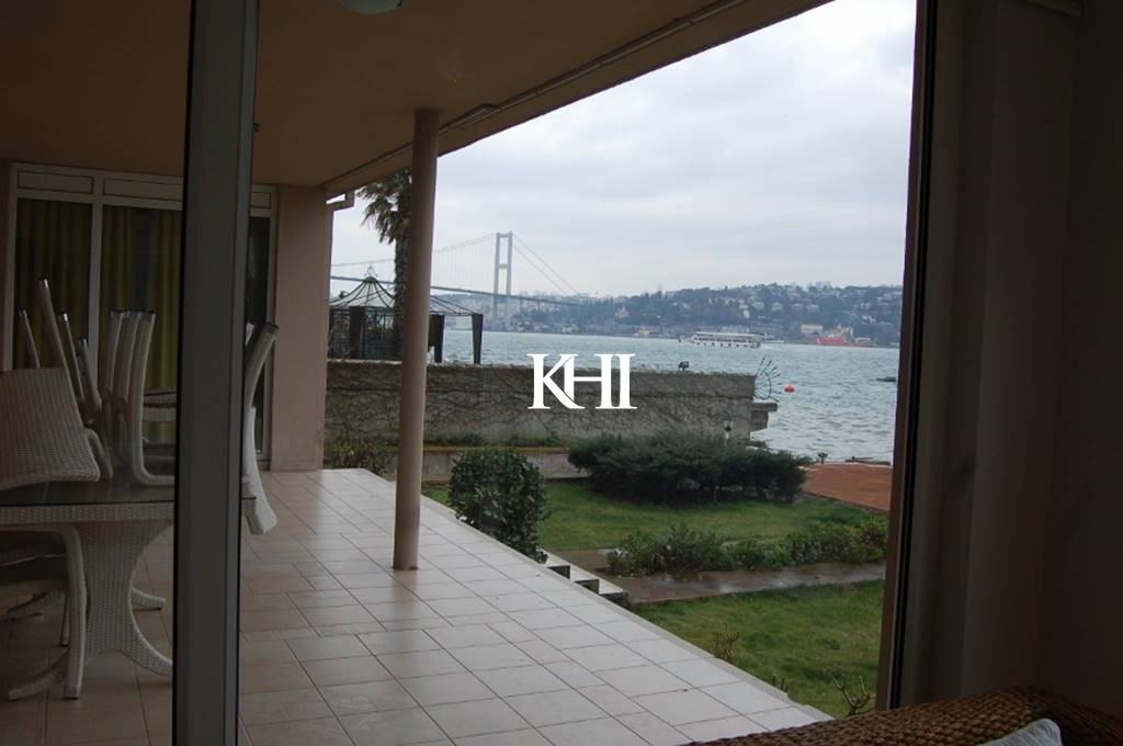 Bosphorus Sea-Front House Slide Image 27