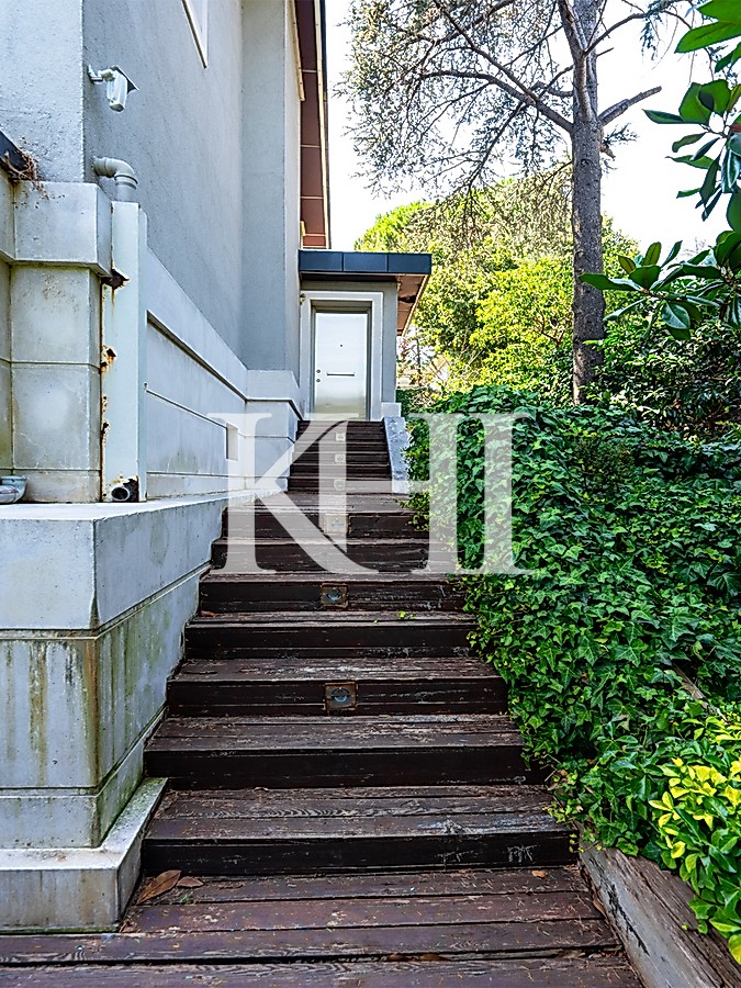 Detached Villa in Central Istanbul Slide Image 32