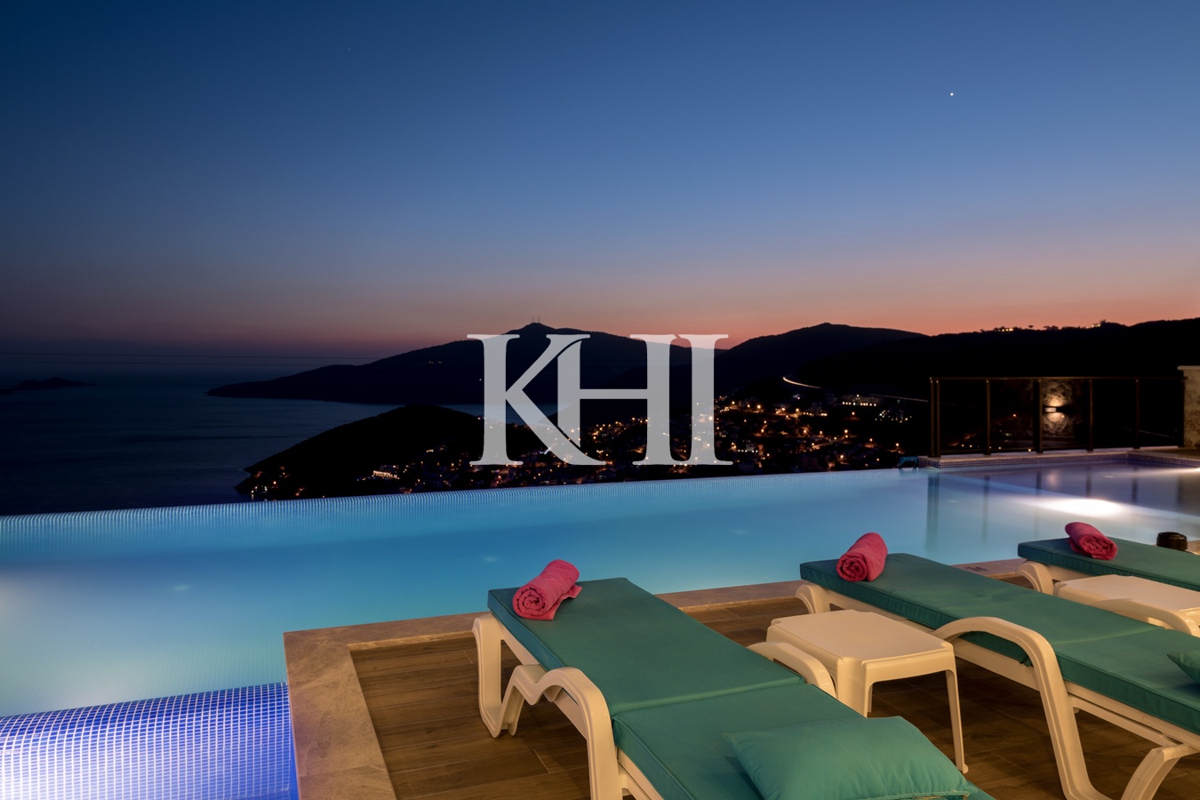 Luxury Panoramic Sea-View Villa Slide Image 40