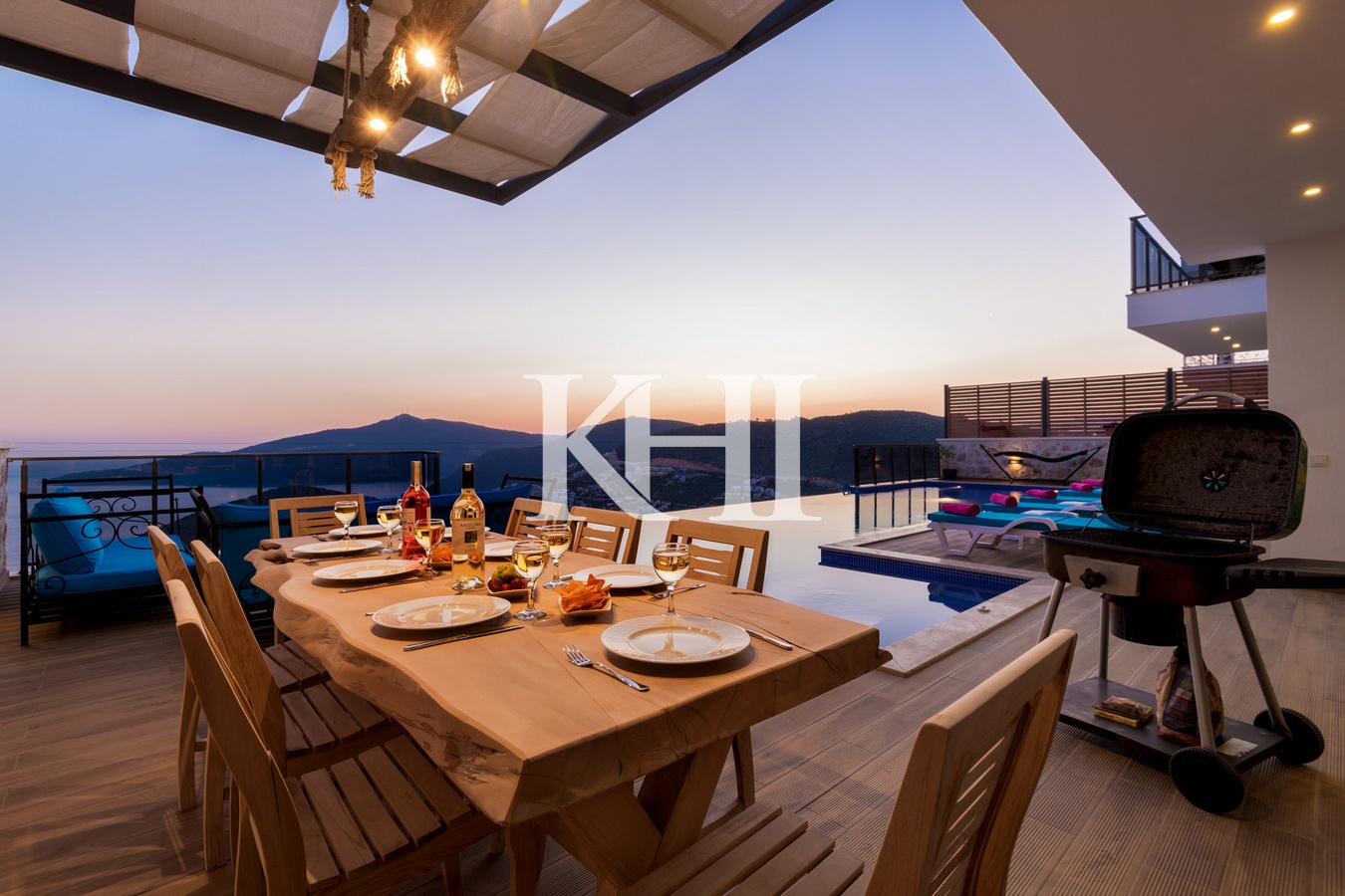 Luxury Panoramic Sea-View Villa Slide Image 34