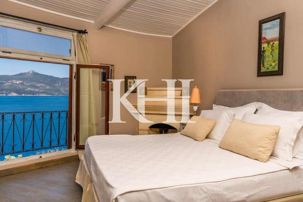 Furnished Luxury Sea-View Villa Slide Image 17