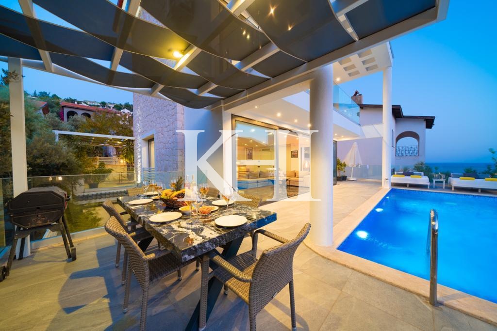 Modern Luxury Sea-View Villa Slide Image 29