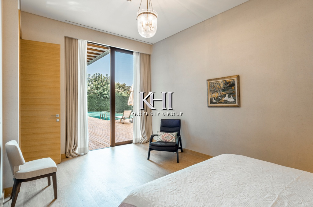 Luxurious Modern Sea-View Villa Slide Image 29
