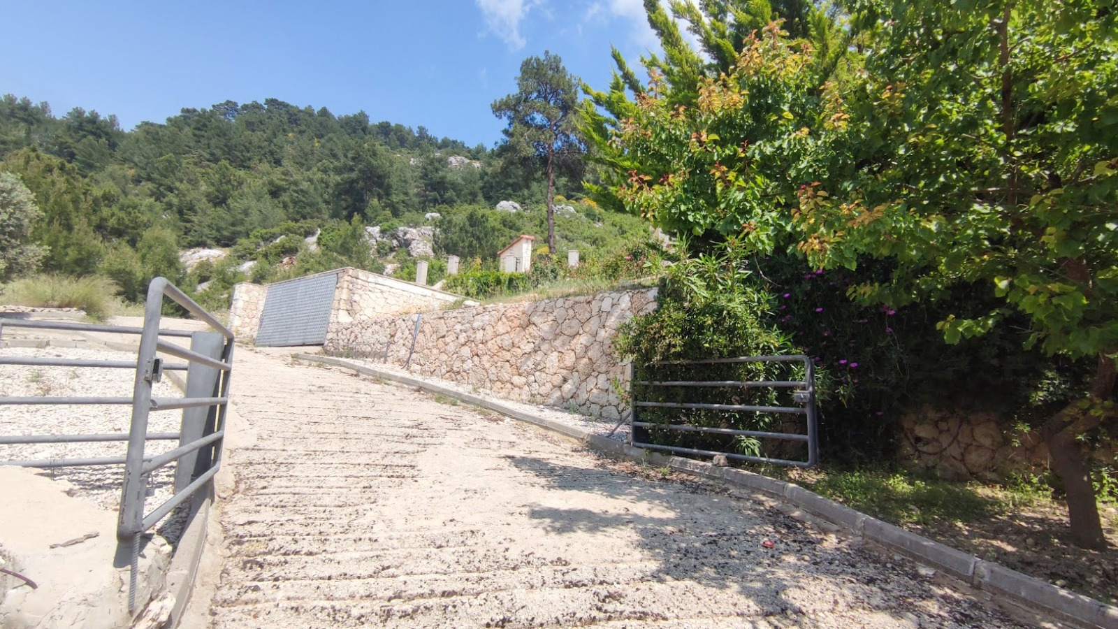Mountain-View Villa in Islamlar Slide Image 3