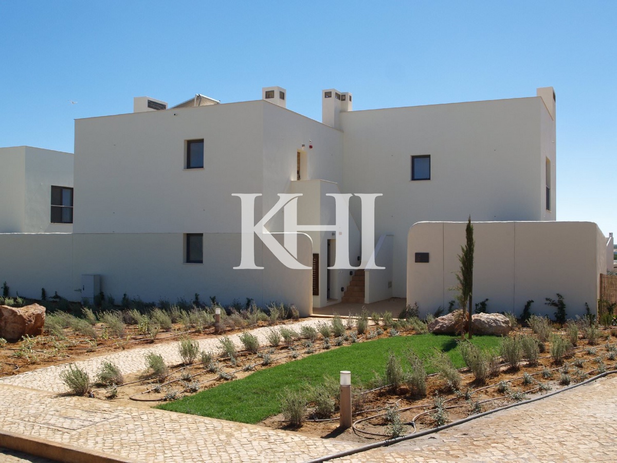 Large Villa For Sale in Algarve Slide Image 1