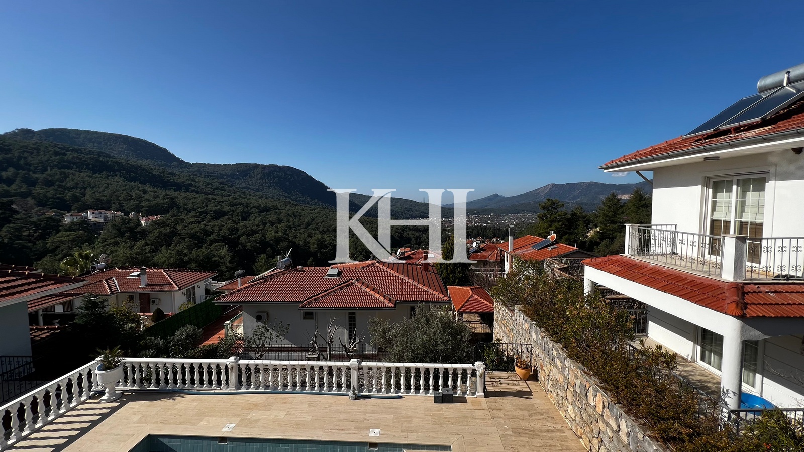 Panoramic Mountain View Villa Slide Image 8