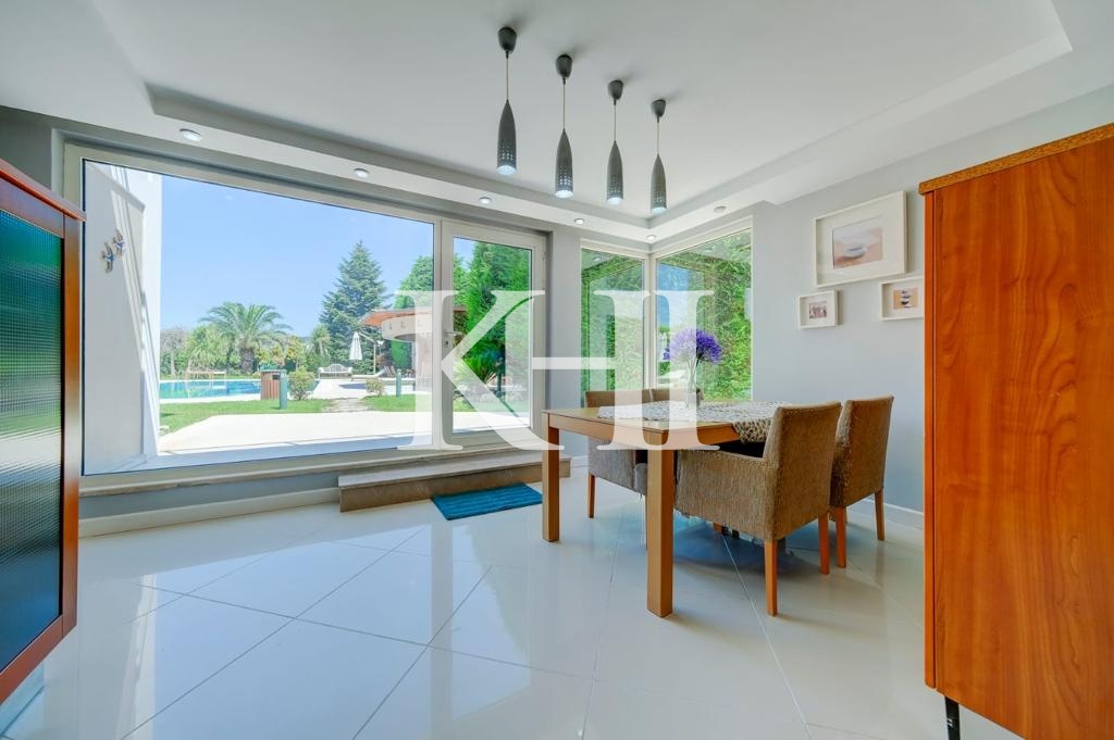 Spacious Luxury Villa in Beykoz Slide Image 35
