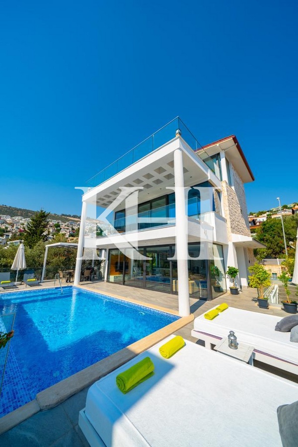 Modern Luxury Sea-View Villa Slide Image 24