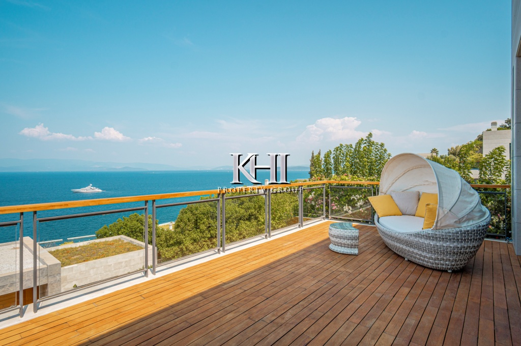 Luxurious Modern Sea-View Villa Slide Image 22
