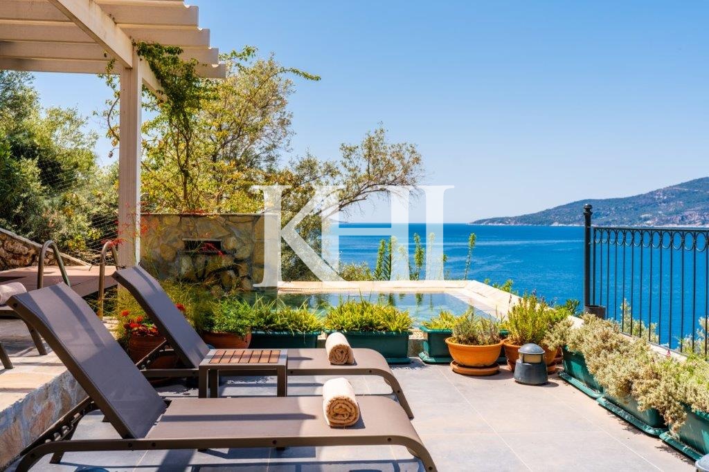 Furnished Luxury Sea-View Villa Slide Image 27