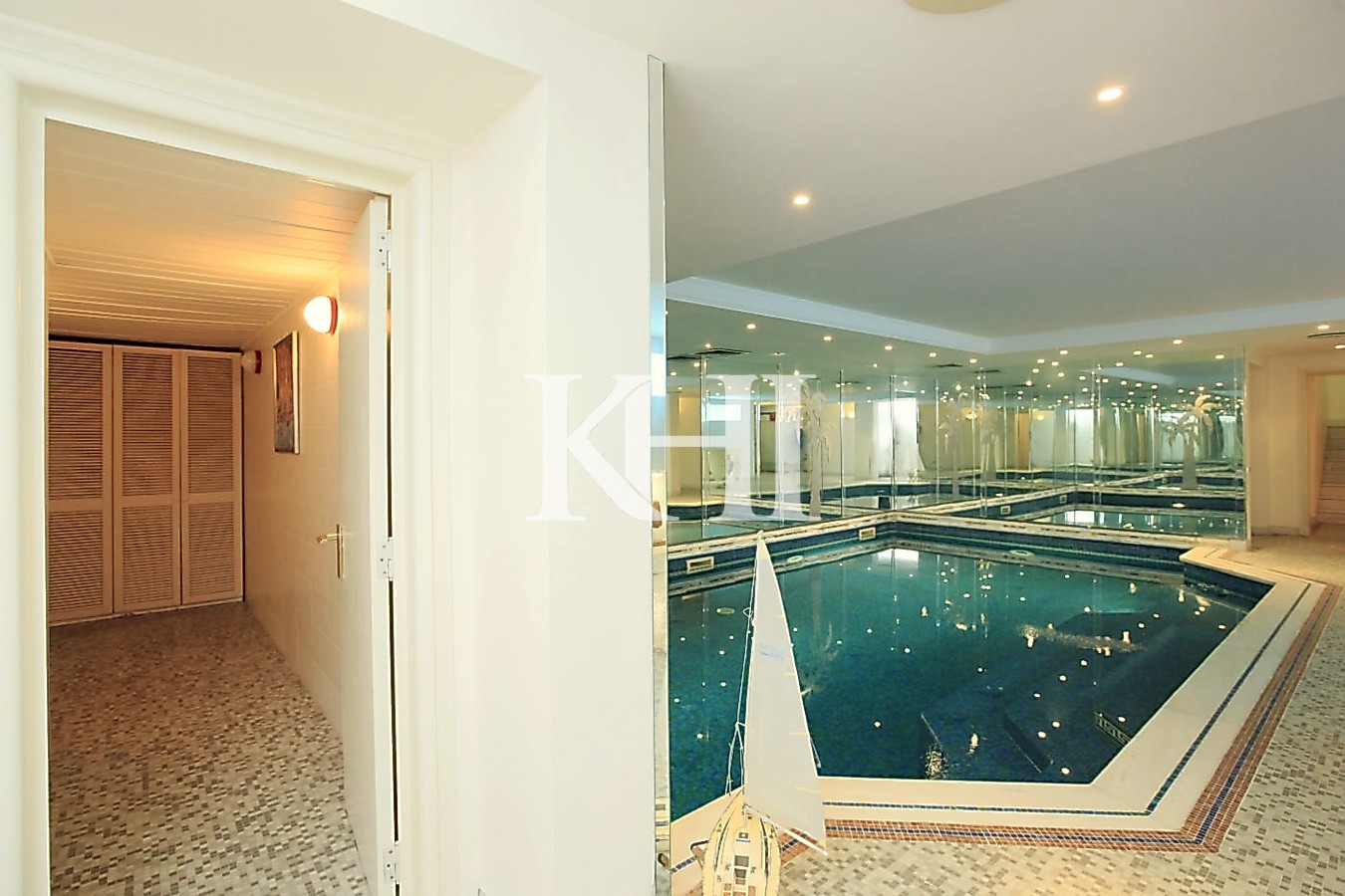Stunning Contemporary Mansion For Sale In Istanbul Slide Image 17