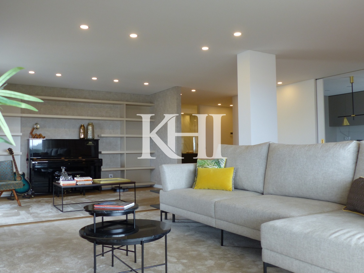 Luxury Apartment in Matosinhos Slide Image 4