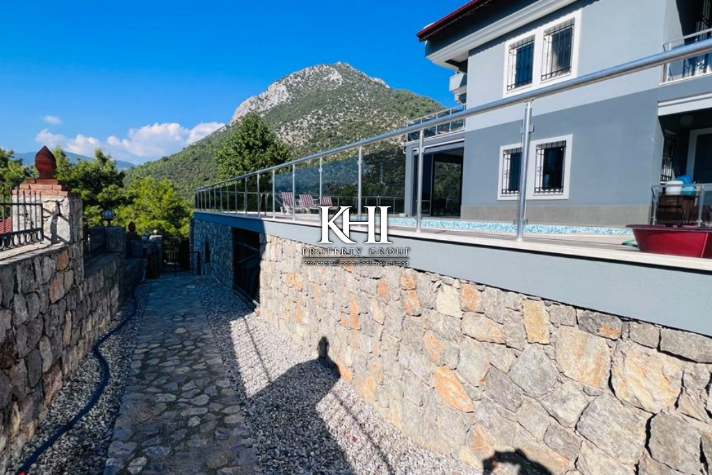 Spacious Mountain View Villa Slide Image 8