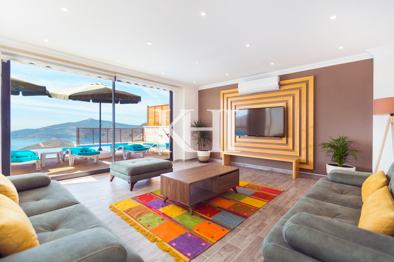Luxury Panoramic Sea-View Villa Slide Image 2