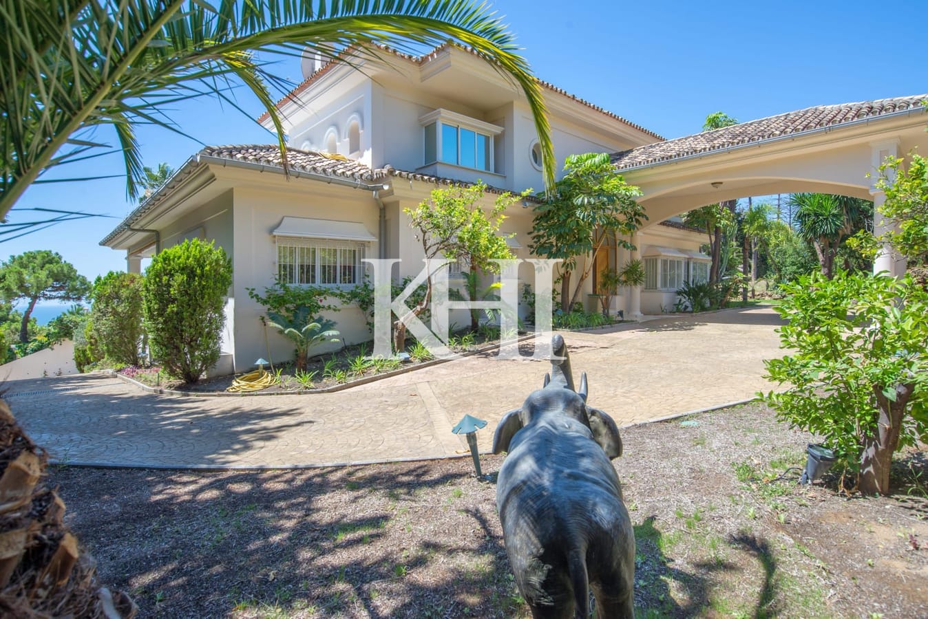 Luxury Marbella Villa For Sale Slide Image 6