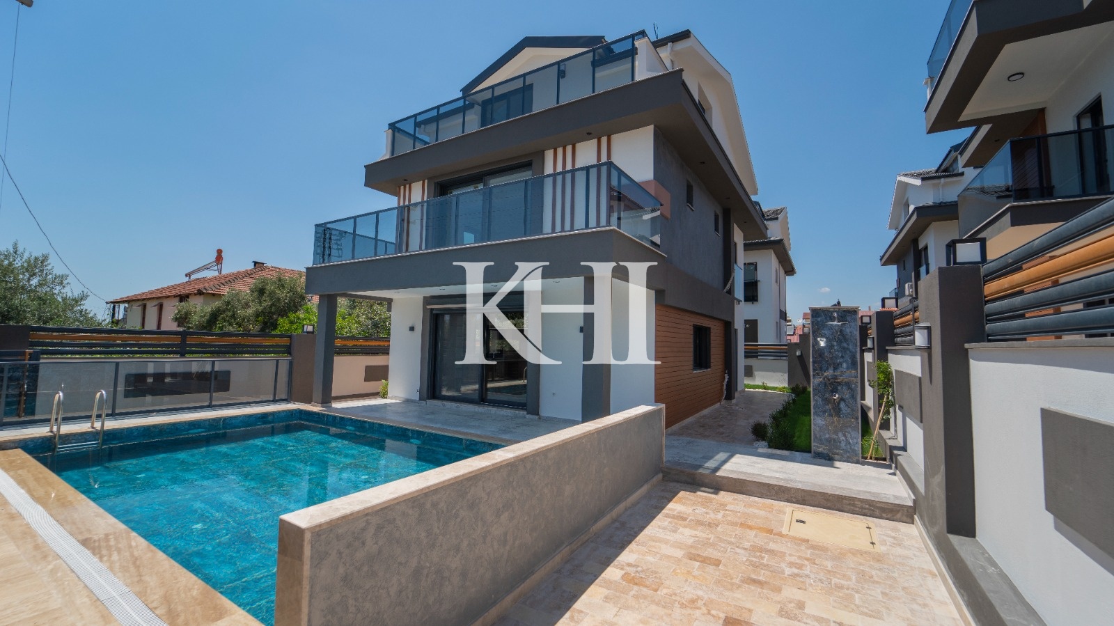Luxury Villa in Ciftlik Slide Image 12