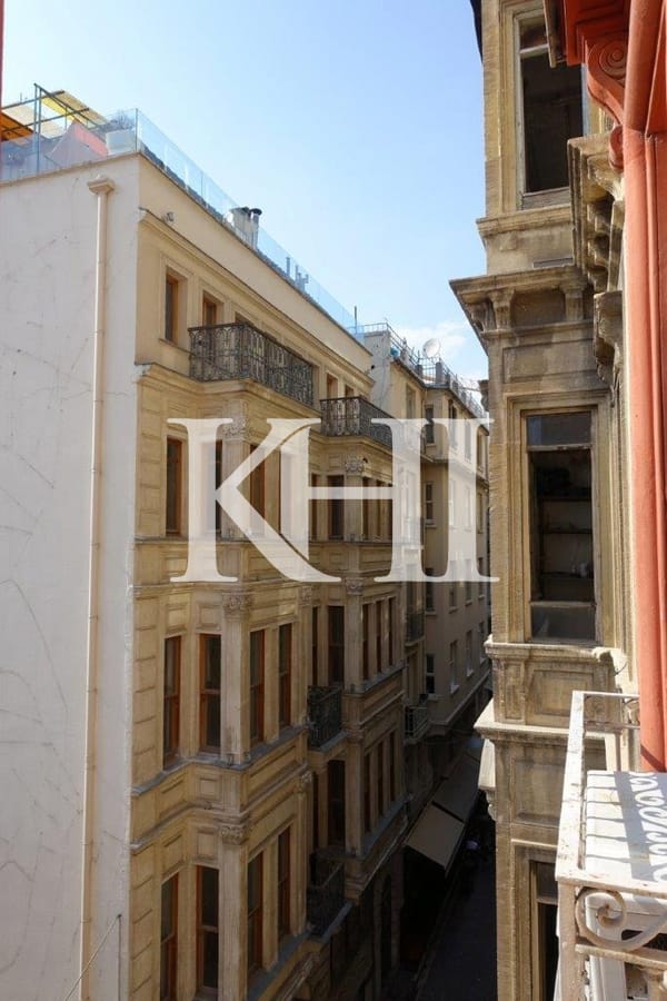 Traditional City Centre Apartment For Sale In Istanbul Slide Image 18
